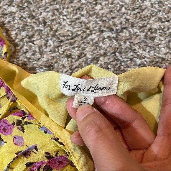 FOR LOVE & LEMONS Beaumont Top in Yellow Floral Size Small - Picture 2 of 10